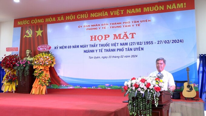 Ông Đoàn Hồng Tươi - Phó Bí thư thành ủy, Chủ tịch UBND thành phố phát biểu tại buổi họp mặt