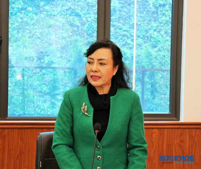 PGS.TS.TTND. Nguyễn Thị Kim Tiến, nguyên Ủy viên Ban Chấp hành Trung ương Đảng, nguyên Bộ trưởng Bộ Y Tế, Chủ tịch Hội vận động hiến mô, bộ phận cơ thể người Việt Nam phát biểu tại buổi kí kết giữa 2 Hội
