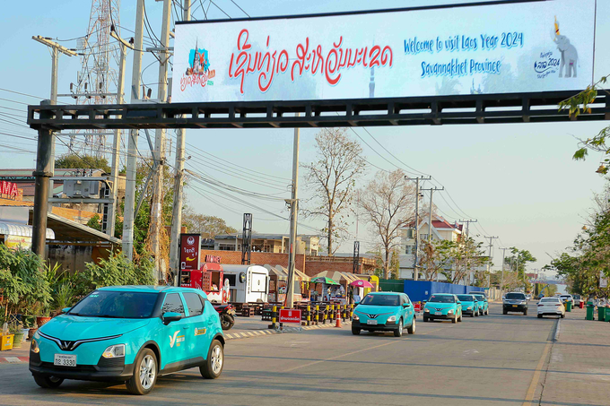 Những chiếc xe taxi Xanh SM đầu tiên có mặt tại tỉnh Savannakhet (Lào)