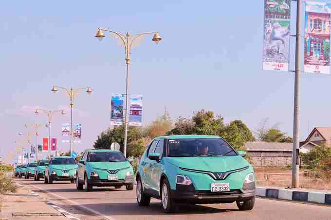 Từ ngày 1/3, người dân địa phương và khách du lịch khi tới Savannakhet có thể sử dụng dịch vụ vận chuyển bằng taxi điện Xanh SM
