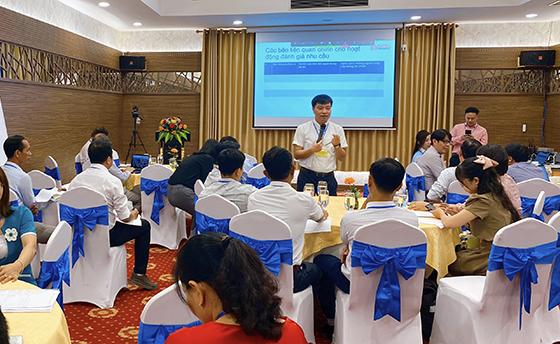 PGS Lê Anh Tuấn - Trung tâm Đào tạo và quản lý khoa học, Viện vệ sinh dịch tễ Trung Ương trình bày tại hội thảo