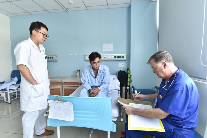 Chương trình hỗ trợ các bệnh nhân nghèo có cơ hội phẫu thuật, tập phục hồi chức năng sau mổ để phục hồi khả năng đi lại