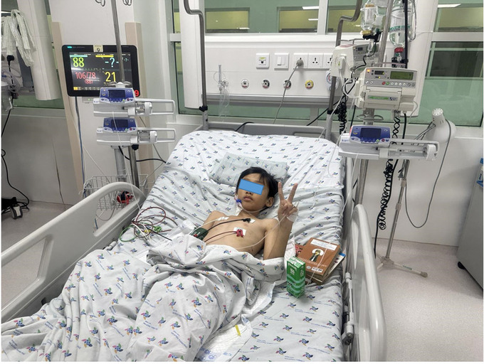 Bệnh nhi được điều trị tích cực truyền dịch, truyền máu, chăm sóc vết thương, cải thiện sau 4 ngày điều trị