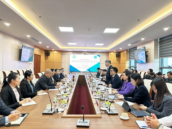 Quang cảnh buổi làm việc