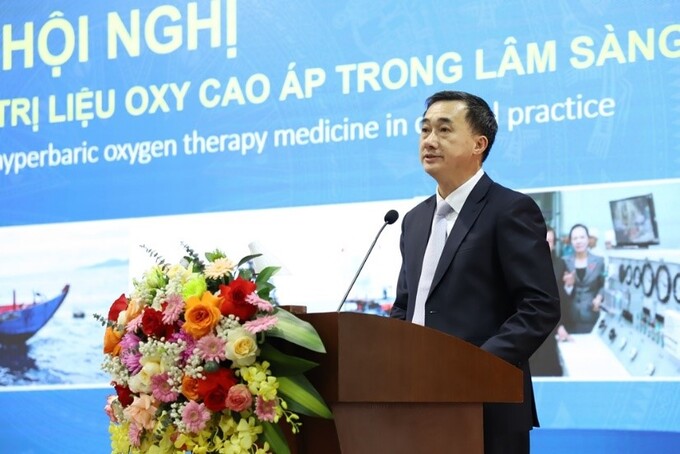 Thứ trưởng Bộ Y tế Trần Văn Thuấn phát biểu tại hội nghị
