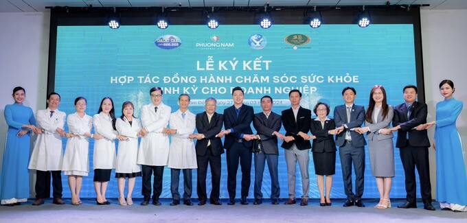 Tại tọa đàm đã diễn ra ký kết hợp tác giữa Phòng khám Đa khoa Phương Nam với các doanh nghiệp  
