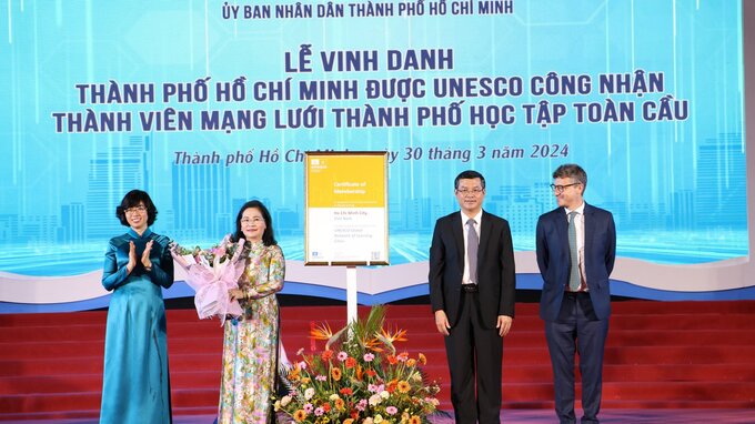 Lễ trao chứng nhận của UNESCO cho TP.HCM là thành viên mạng lưới thành phố học tập toàn cầu