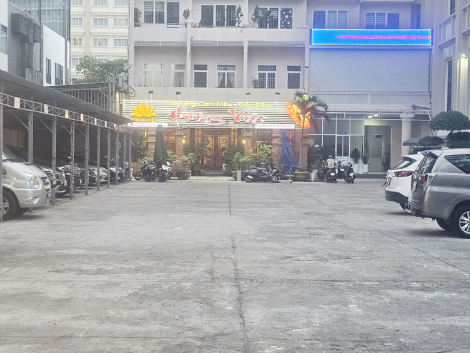 Không gian quán thoáng mát, bãi xe rộng rãi rất thuận tiện cho thực khách
