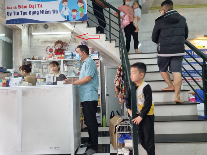 Liệu ai nghĩ rằng đây là quầy thuốc, nơi bảo quản và trưng bày thuốc... Tại đây cũng không hề show bất cứ pháp lý hoạt động nhà thuốc nào?