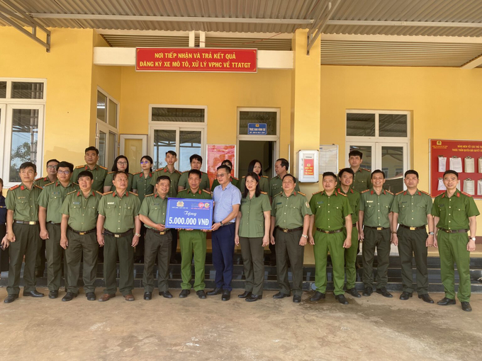 Ông Trần Viết Thành – Phó Tổng Giám đốc Công ty TNHH Giáo dục Quốc tế Edugo Miền Nam, đơn vị đồng hành cùng đoàn trong hành trình về nguồn