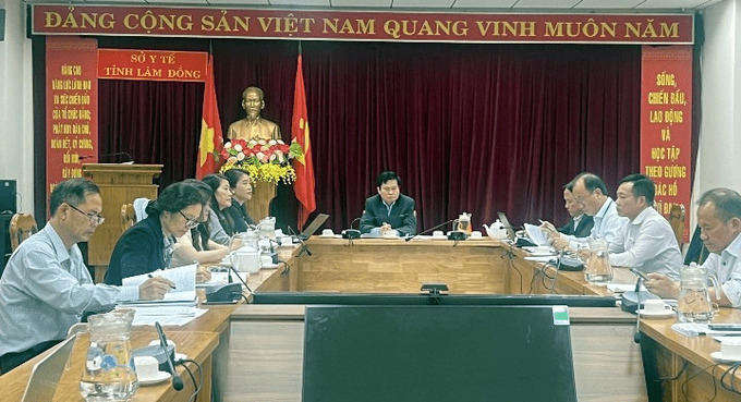 BS.CKII Nguyễn Đức Thuận - Bi thư Đảng bộ, Giám đốc Sở Y tế Lâm Đồng chủ trì hội nghị tại điểm cầu Sở Y tế 