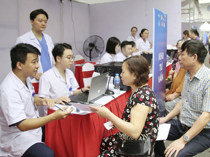 Người dân được tầm soát sức khỏe về bệnh tim mạch - thận tại chương trình