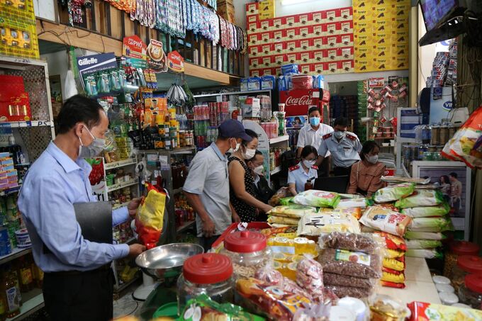 UBND tỉnh Đắk Lắk thành lập 3 đoàn kiểm tra liên ngành và thực hiện tăng cường công tác kiểm tra ATTP tại các cơ sở sản xuất, kinh doanh thực phẩm (ảnh: Đình Thi)