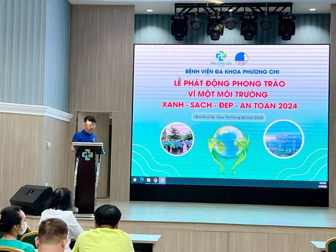 Ông Đặng Qốc Thiên - Chi hội trưởng Chi hội Thanh niên Bệnh viện Đa khoa Phương Chi phát biểu tại buổi lễ