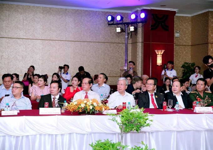 Các Đại biểu, chuyên gia, bác sĩ tham dự tại họp báo