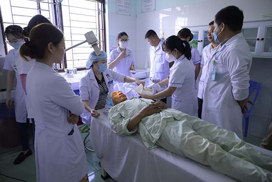 Khóa tập huấn cập nhật kiến thức và nâng cao kỹ năng cơ bản về chăm sóc mắt 