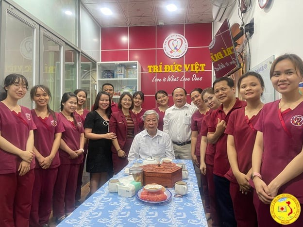 Ông Nguyễn Hồng Quân - nguyên Ủy viên Trung ương Đảng, Chủ tịch Hội GDCSSKCĐ Việt Nam giao lưu cùng các thành viên