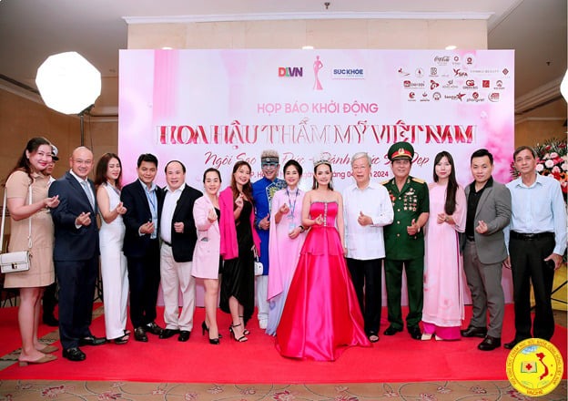 Các đơn vị lãnh đạo chi hội chụp hình kỉ niệm