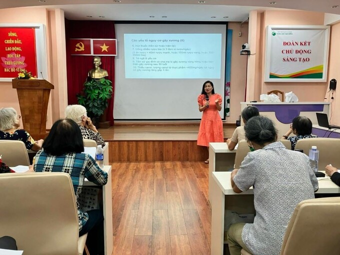BS.CKi Phan Thị Hiền Thu chia sẻ những kiến thức bổ ích về phòng ngừa và điều trị loãng xương