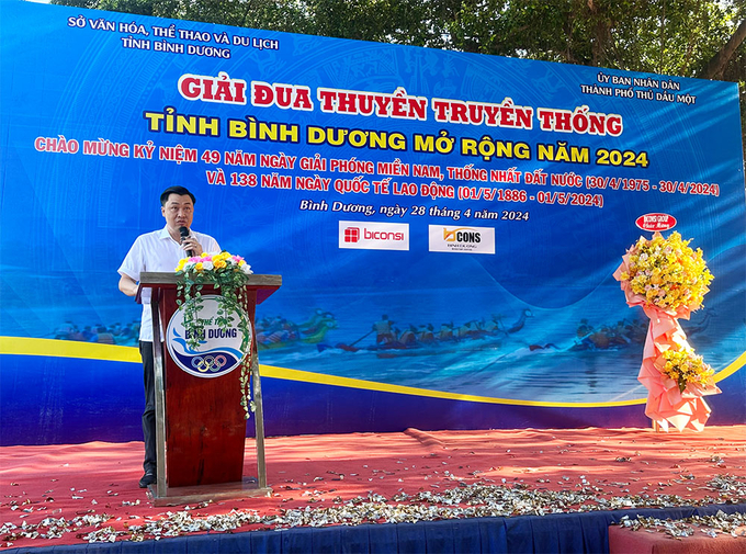 Ông Cao Văn Chóng – Phó Giám đốc Sở Văn hóa, Thể thao và Du lịch phát biểu khai mạc