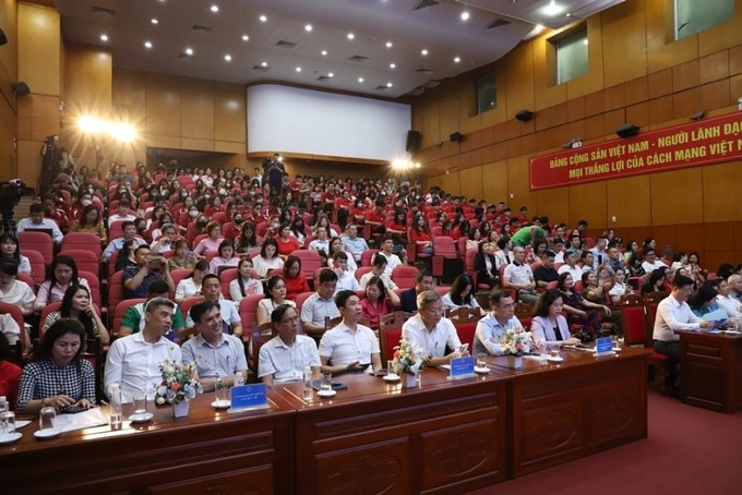Các đại biểu tham dự buổi lễ
