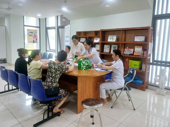 Liên đoàn lao động TP. Đà nẵng tổ chức khám sức khoẻ và trao quà cho công nhân lao động nữ