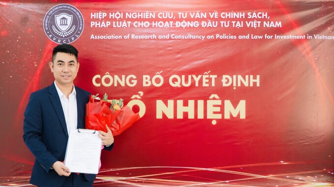 Nhà báo Trung Hoàng  nhận quyết định bổ nhiệm Trưởng ban truyền thông Hiệp hội