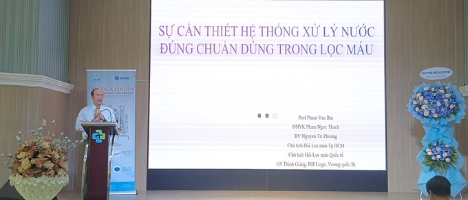 PGS.TS Phạm Văn Bùi – Chủ tịch Hội lọc máu TP. Hồ Chí Minh, Chủ tịch Hội lọc máu thế giới chia sẻ tại hội thảo