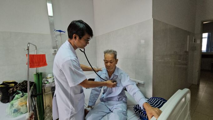 Bệnh viện Đa khoa kiểm tra sức khoẻ cho bệnh nhân sau khi được cấy máy tạo nhịp tim vĩnh viễn