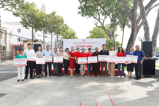 Tiếp nhận ủng hộ cho Tháng Nhân đạo