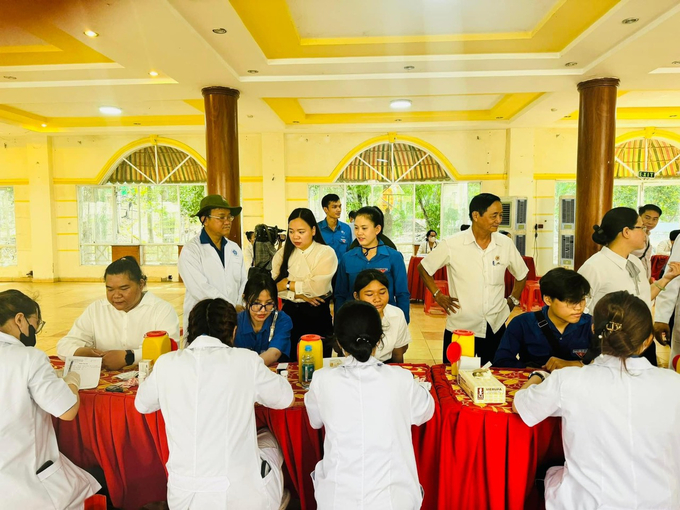 Hội Thầy thuốc trẻ Bình Dương khám bệnh cho người dân