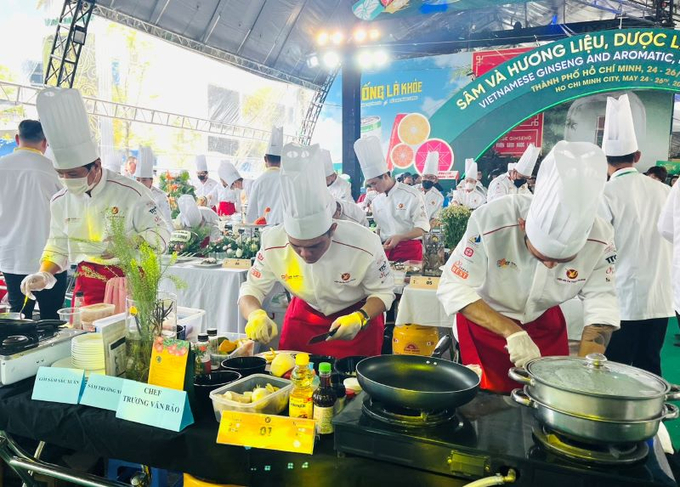 Các đội dự thi các món chế biến từ sâm, hương liệu và dược liệu