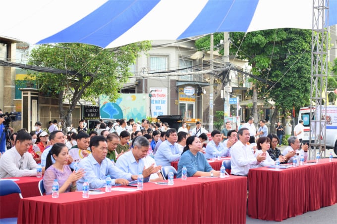 Lễ phát động có sự tham dự của lãnh đạo Sở Y tế, lãnh đạo địa phương và thu hút đông đảo người dân trên địa bàn