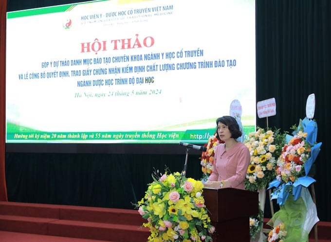 PGS.TS Nguyễn Thị Liên Hương - Thứ trưởng Bộ Y tế phát biểu tại hội thảo