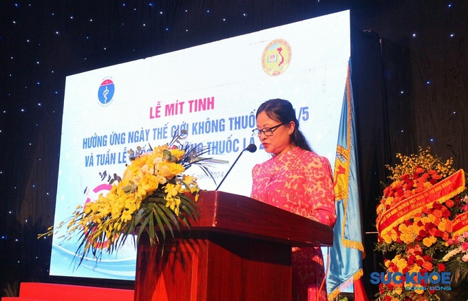 TTND.TS.BS. Lê Thị Hằng, Phó Chủ tịch Hội GDCSSKCĐ Việt Nam, Giám đốc Ban Quản lý “Chương trình truyền thông phòng chống tác hại của thuốc lá” phát biểu tại Lễ mít tinh