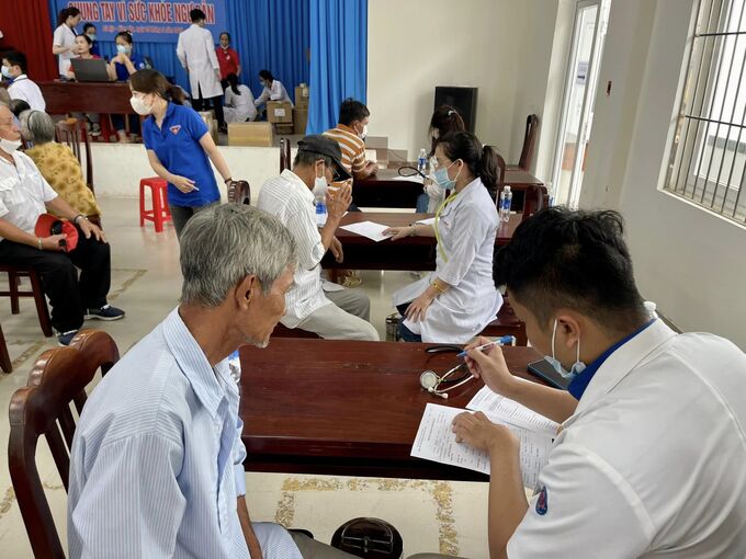 Ngư dân và gia đình chính sách huyện Xuyên Mộc được khám và tư vấn sức khỏe
