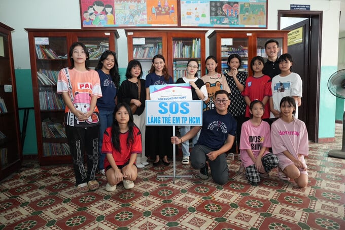 Mỗi cuốn sách được trao tặng góp phần đa dạng hơn tủ sách thư viện của Làng trẻ em SOS Gò Vấp