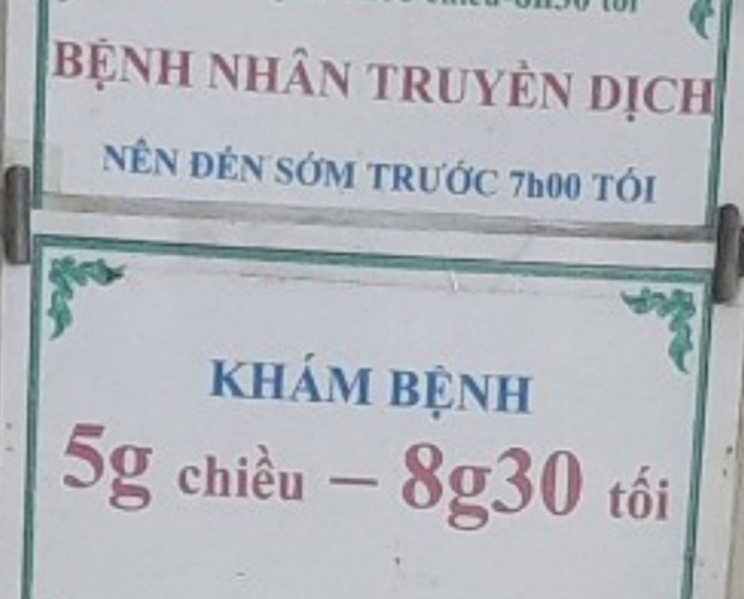 Phòng khám của bác sĩ T treo bảng truyền dịch (Ảnh: TRẦN NGỌC)