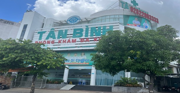 Thanh tra Sở Y tế quyết định tạm đình chỉ Phòng khám đa khoa thuộc Công ty TNHH Phòng khám đa khoa Tân Bình để làm rõ những dấu hiệu bất thường trong hoạt động khám, chữa bệnh (Ảnh: SYT)