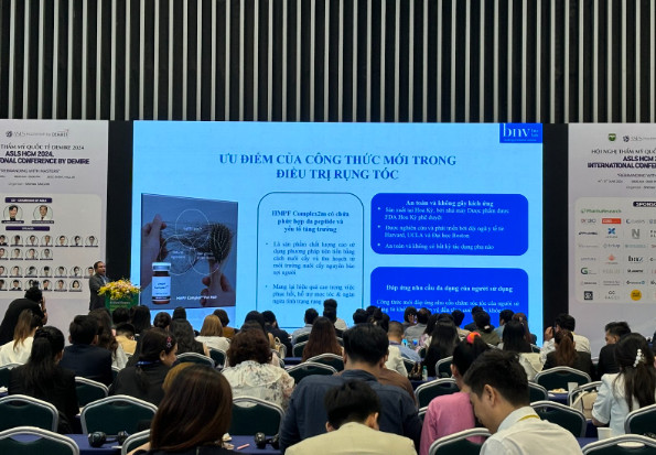 PSG.TS.BS Phạm Hiếu Liêm - Trưởng Bộ môn Phẫu thuật Tạo hình Thẩm mỹ Trường Đại học Y khoa Phạm Ngọc Thạch trình bày tại hội thảo