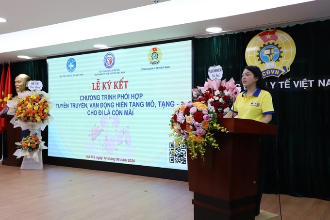 PGS.TS Nguyễn Thị Kim Tiến – Nguyên Bộ trưởng Bộ Y tế - Chủ tịch Hội vận động hiến mô, bộ phận cơ thể người Việt Nam phát biểu tại buổi lễ