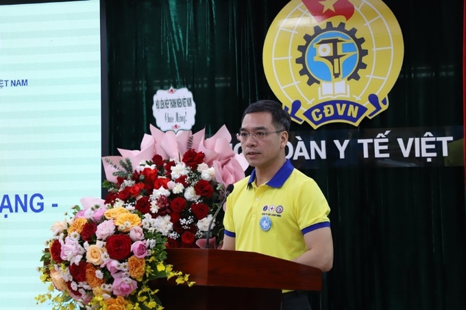 TS.BS Hà Anh Đức – Chánh Văn phòng Bộ Y tế - Chủ tịch Hội Thầy thuốc trẻ Việt Nam phát biểu tại buổi lễ