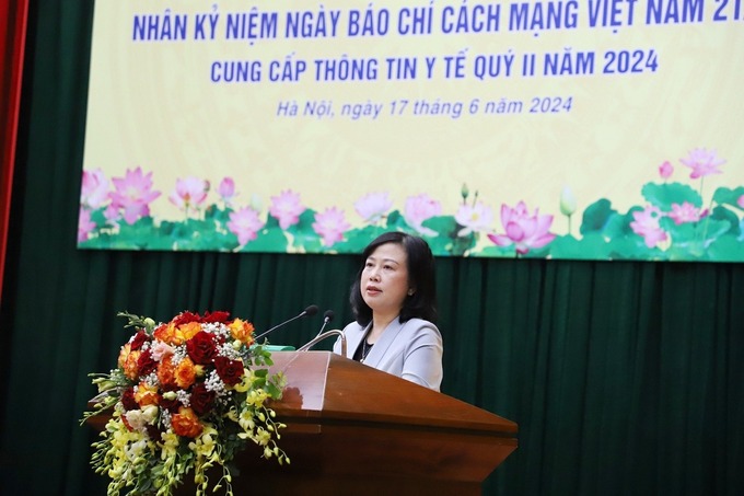 Bộ trưởng Bộ Y tế Đào Hồng Lan phát biểu tại cuộc gặp mặt báo chí