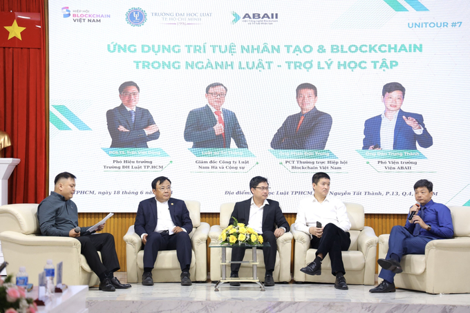 Toạ đàm “Ứng dụng AI & Blockchain trong ngành Luật - Siêu trợ lý học tập”
