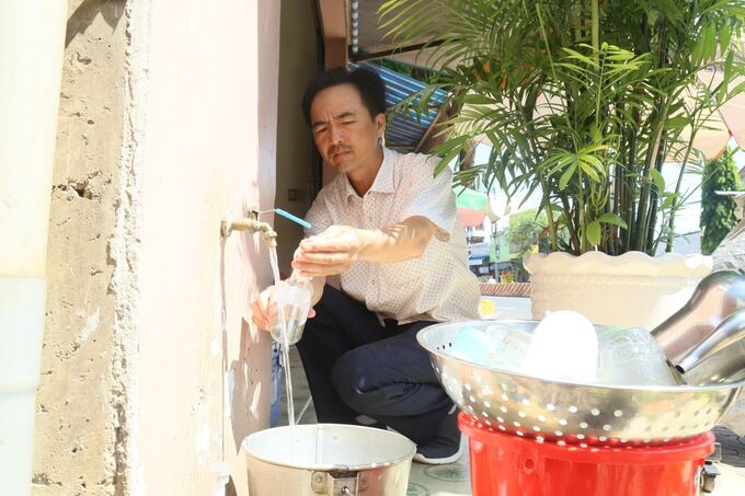 Lấy mẫu nước tại hộ gia đình