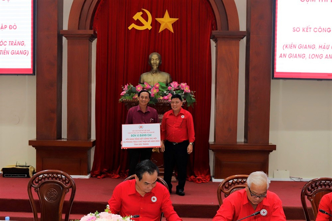 Giao ban nhiệm vụ