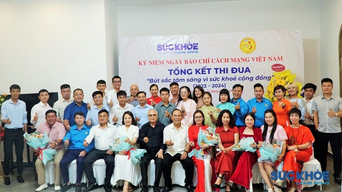 Toàn thể cán bộ, phóng viên, biên tập viên, cộng tác viên Tạp chí SKCĐ tại lễ kỷ niệm 99 năm Ngày Báo chí cách mạng Việt Nam 