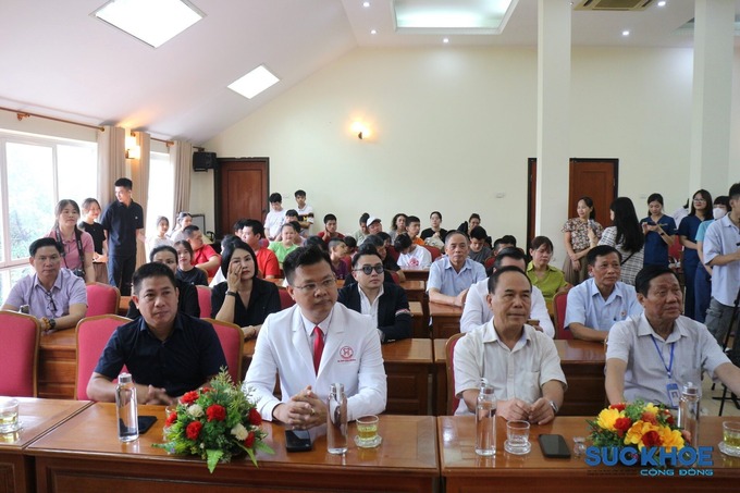 Đại diện Ban Tổ chức, các nhà hảo tâm tham dự chương trình