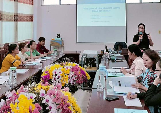 Quang cảnh lớp tập huấn