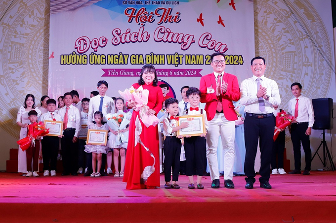 Trao giải nhất cho gia đình ông Phạm Hoài Thương, TP. Mỹ Tho